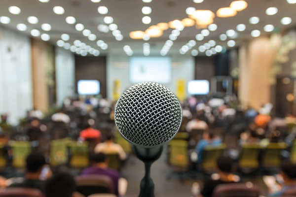 Mic facing crowd