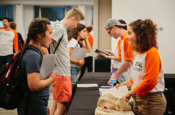 Student checks in at orientation, gets iPad