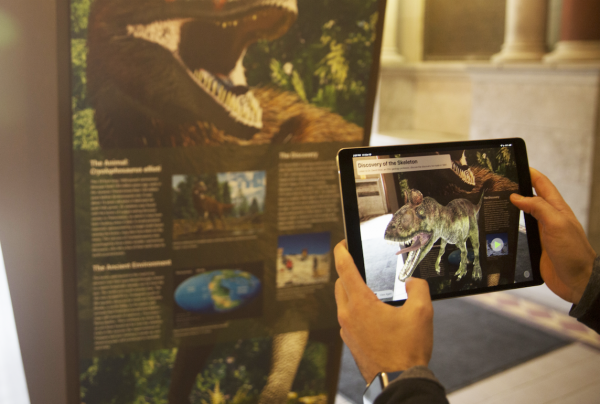 App is shown displaying the 3-D model of the dinosaur