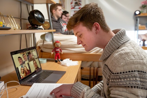 A student attends a virtual class using his up-to-date Zoom desktop app